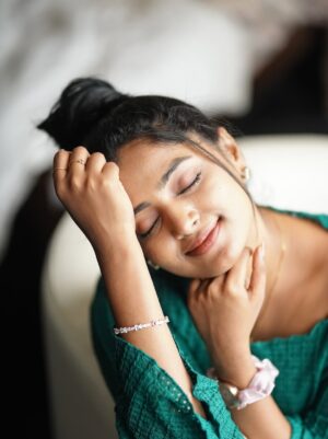 Sangeetha Kalyankumar Instagram - Melting… for this song ❤️✨

#sangeethakalyan #risshiphotography