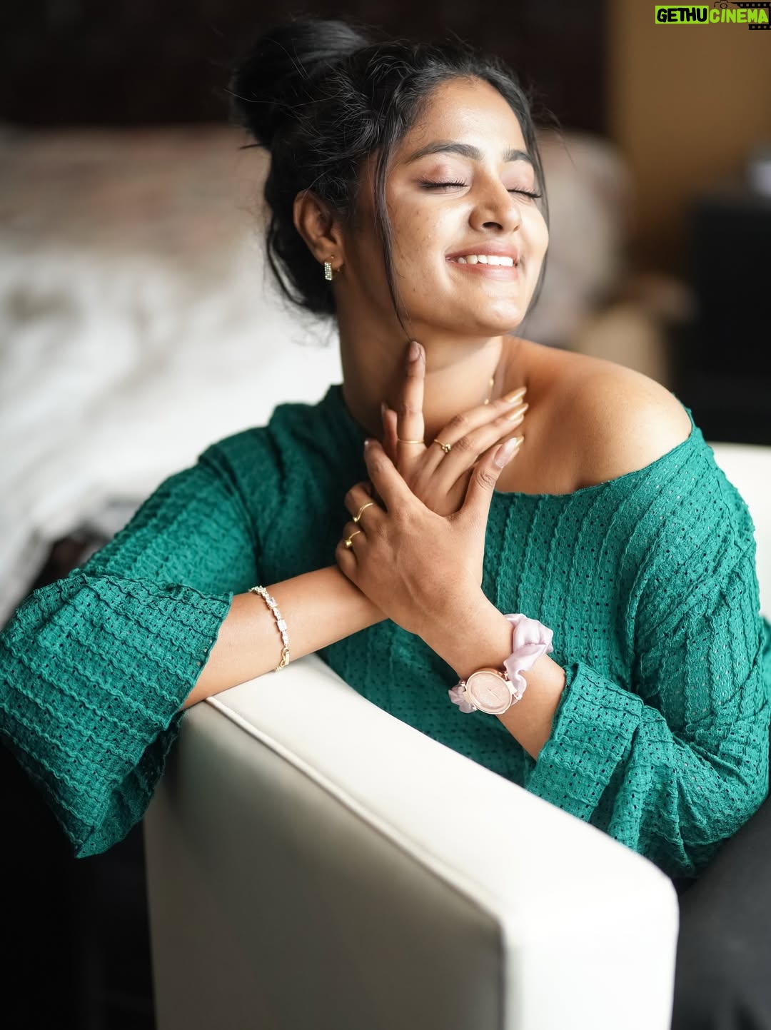 Sangeetha Kalyankumar - 14.1K Likes - Melting… for this song ❤️✨

#sangeethakalyan #risshiphotography