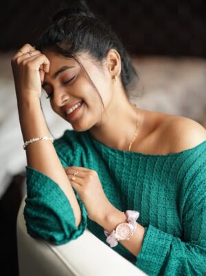 Sangeetha Kalyankumar Instagram - Melting… for this song ❤️✨

#sangeethakalyan #risshiphotography