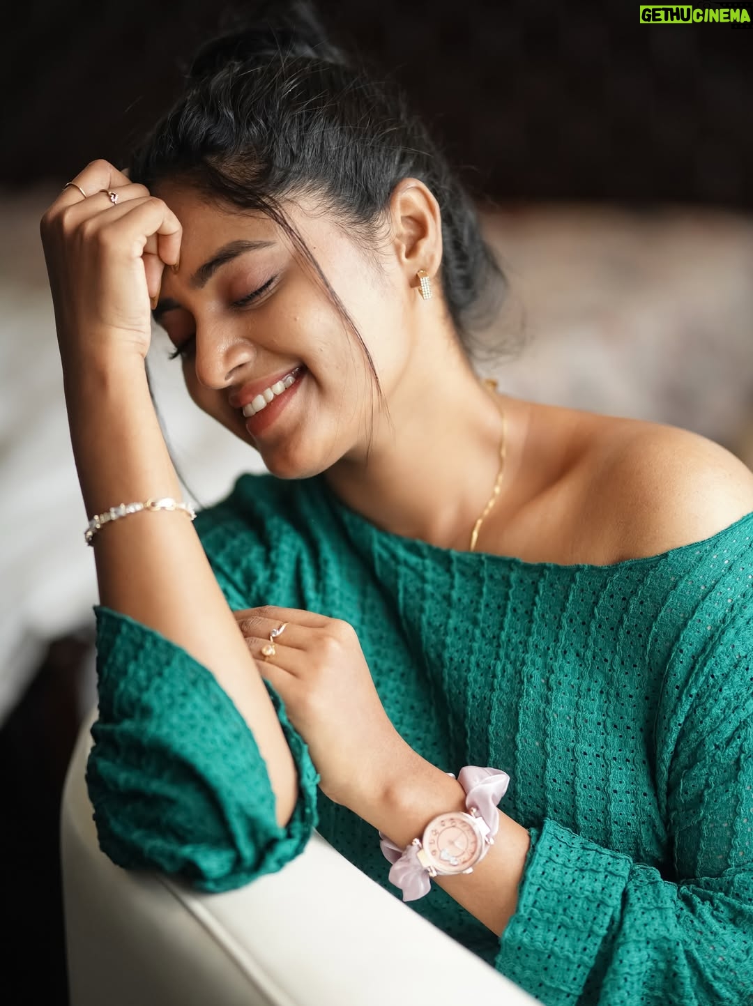 Sangeetha Kalyankumar - 14.1K Likes - Melting… for this song ❤️✨

#sangeethakalyan #risshiphotography