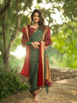 Sangeetha Sringeri Instagram - Day 8 — where peacock green breathes harmony, beauty, and balance.

In frame beautiful @iamsangeethasringeri 

Makeover, Styling and hairstyle @makeoverwith_suchi 

#photowalebapu #navratri #navratrispecial #portrait #portrait_vision #sari #day8ofnavratri