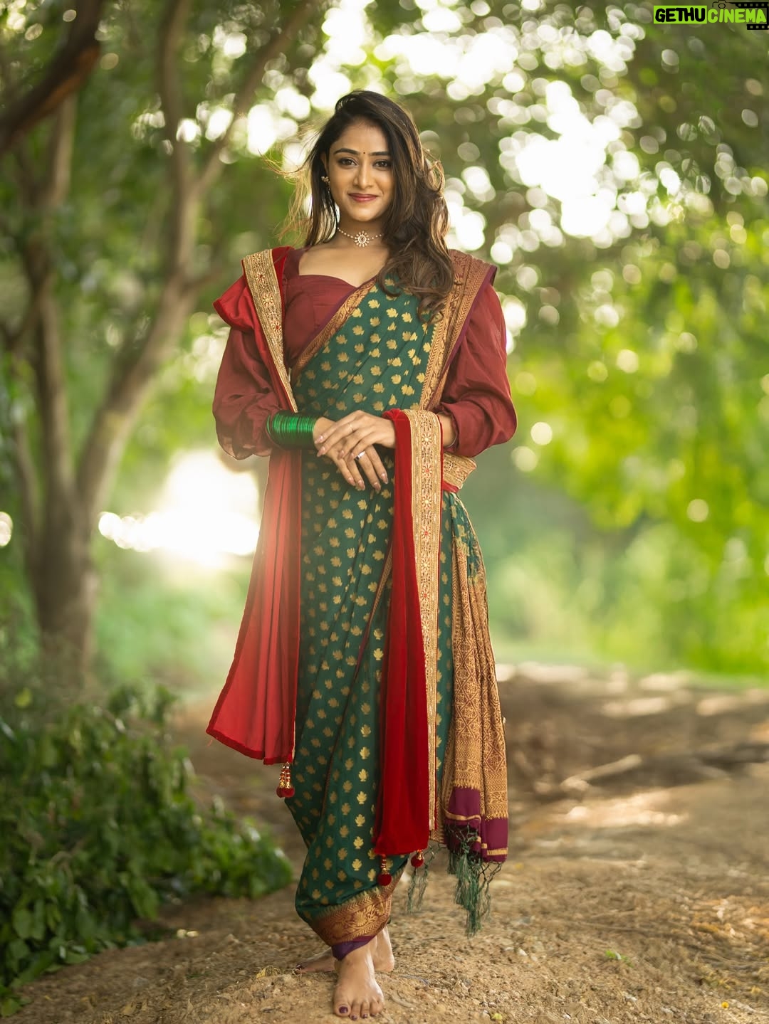Sangeetha Sringeri - 165.2K Likes - Day 8 — where peacock green breathes harmony, beauty, and balance.

In frame beautiful @iamsangeethasringeri 

Makeover, Styling and hairstyle @makeoverwith_suchi 

#photowalebapu #navratri #navratrispecial #portrait #portrait_vision #sari #day8ofnavratri