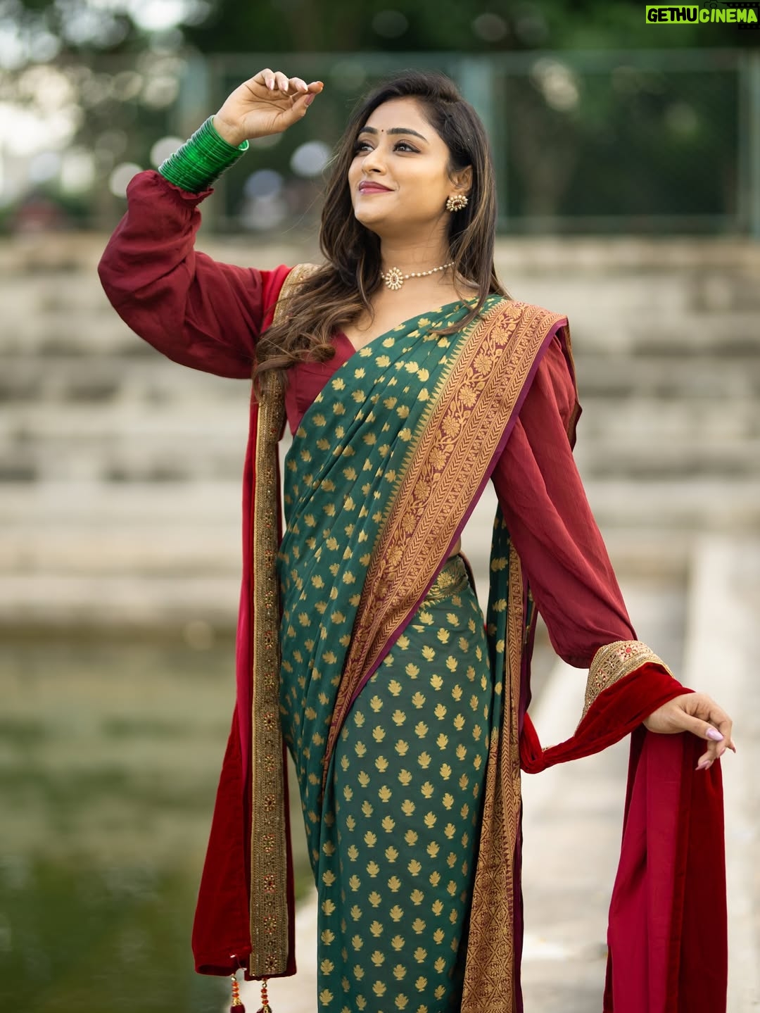 Sangeetha Sringeri - 165.2K Likes - Day 8 — where peacock green breathes harmony, beauty, and balance.

In frame beautiful @iamsangeethasringeri 

Makeover, Styling and hairstyle @makeoverwith_suchi 

#photowalebapu #navratri #navratrispecial #portrait #portrait_vision #sari #day8ofnavratri