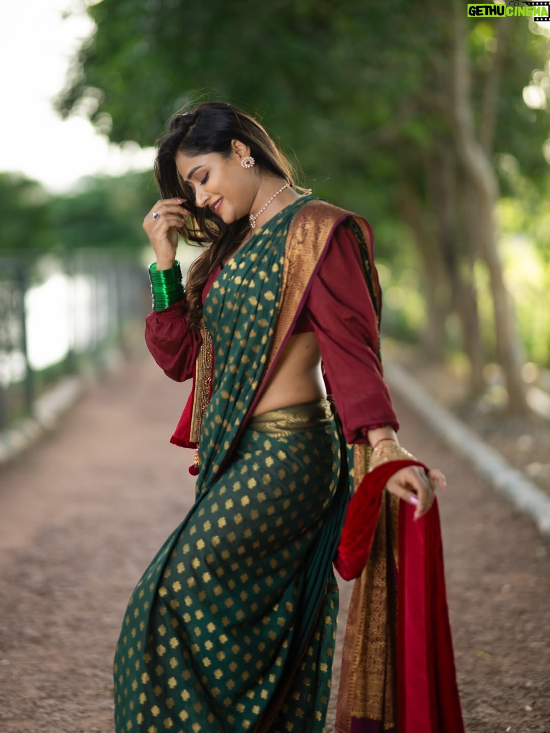 Sangeetha Sringeri - 165.2K Likes - Day 8 — where peacock green breathes harmony, beauty, and balance.

In frame beautiful @iamsangeethasringeri 

Makeover, Styling and hairstyle @makeoverwith_suchi 

#photowalebapu #navratri #navratrispecial #portrait #portrait_vision #sari #day8ofnavratri