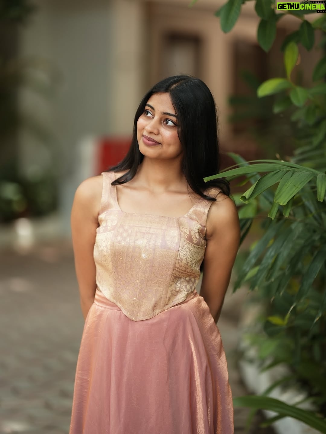 Sanjana - 48.6K Likes - Just here to make things a little cuter 😚🎀✨

Dress : @dresscape_ 💗
Photography: @prasami_photography ✨

#outfit #outfitday #pink