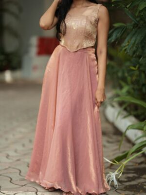 Sanjana Instagram - Just here to make things a little cuter 😚🎀✨
Dress : @dresscape_ 💗
Photography: @prasami_photography ✨
#outfit #outfitday #pink
