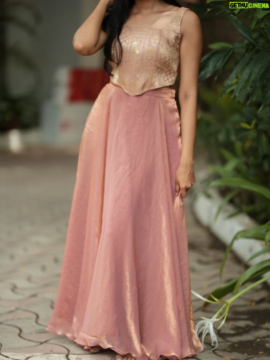 Sanjana - 48.6K Likes - Just here to make things a little cuter 😚🎀✨

Dress : @dresscape_ 💗
Photography: @prasami_photography ✨

#outfit #outfitday #pink
