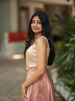 Sanjana Instagram - Just here to make things a little cuter 😚🎀✨
Dress : @dresscape_ 💗
Photography: @prasami_photography ✨
#outfit #outfitday #pink