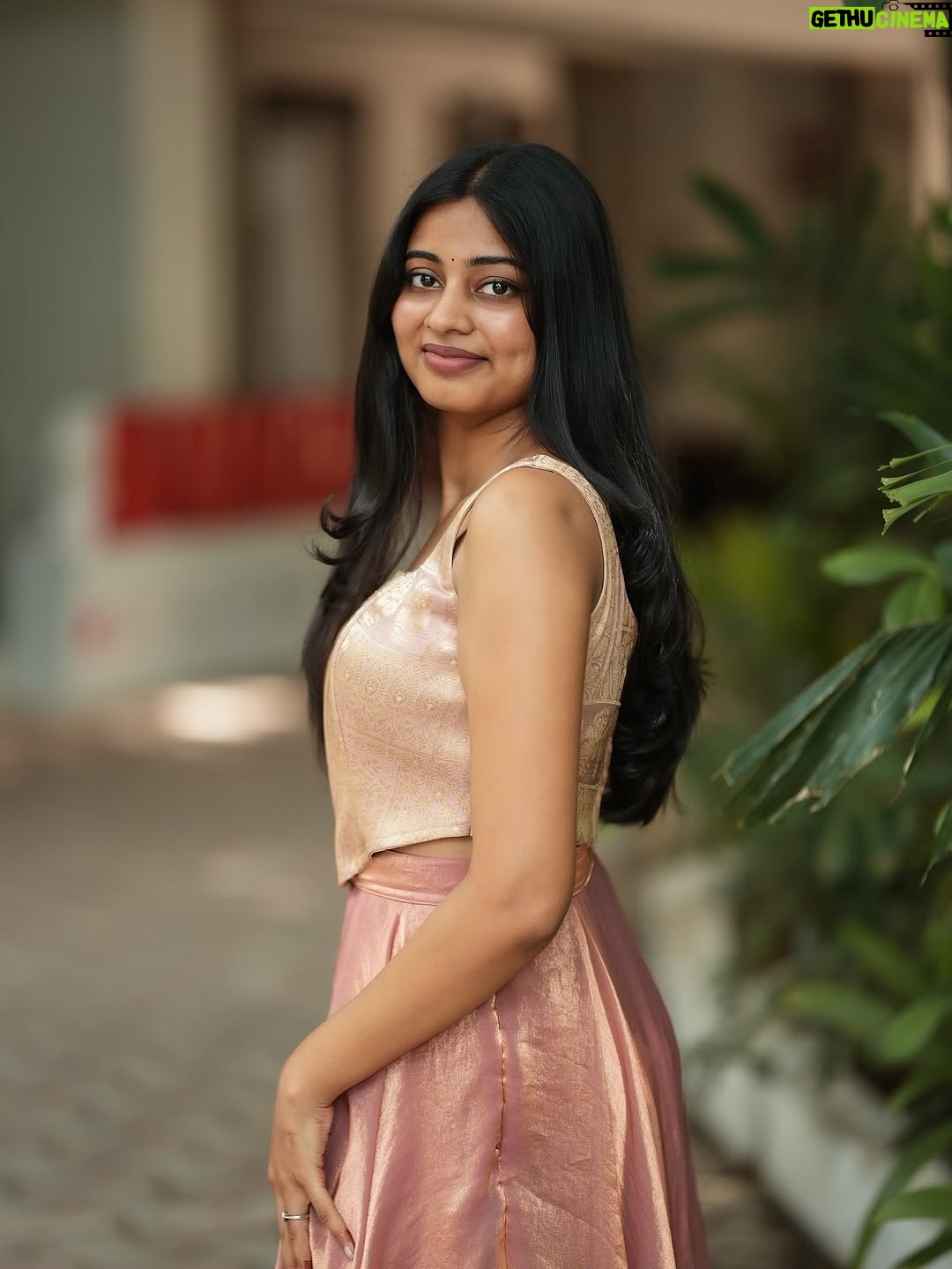 Sanjana - 48.6K Likes - Just here to make things a little cuter 😚🎀✨

Dress : @dresscape_ 💗
Photography: @prasami_photography ✨

#outfit #outfitday #pink