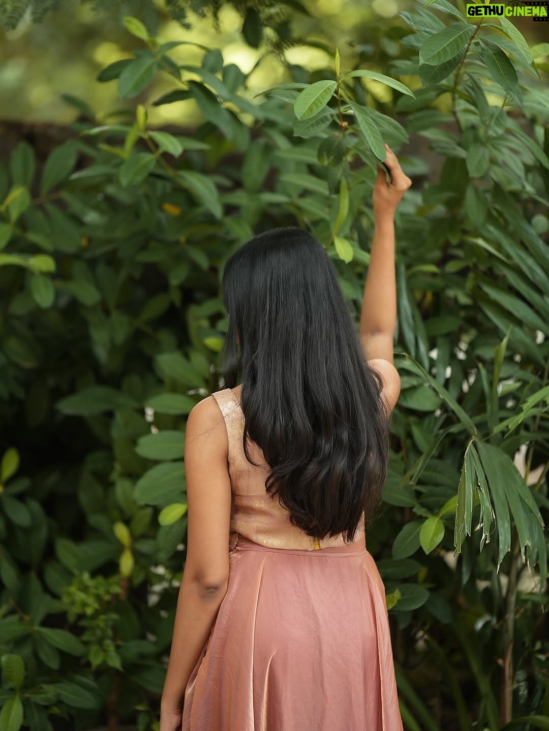 Sanjana - 48.6K Likes - Just here to make things a little cuter 😚🎀✨

Dress : @dresscape_ 💗
Photography: @prasami_photography ✨

#outfit #outfitday #pink