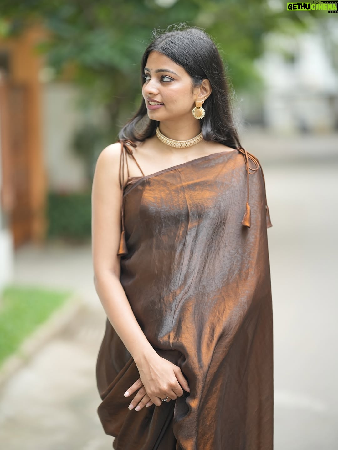 Sanjana - 82.7K Likes - 🤎✨

Outfit : @dresscape_ 🤎🫶🏻

Photography : @prasami_photography ✨

#brown #sareepost