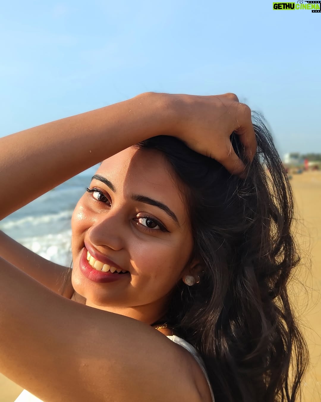 Sanjana - 54K Likes - I’m getting some beach therapy 🌝🌼

#beach #beachdays #instafit