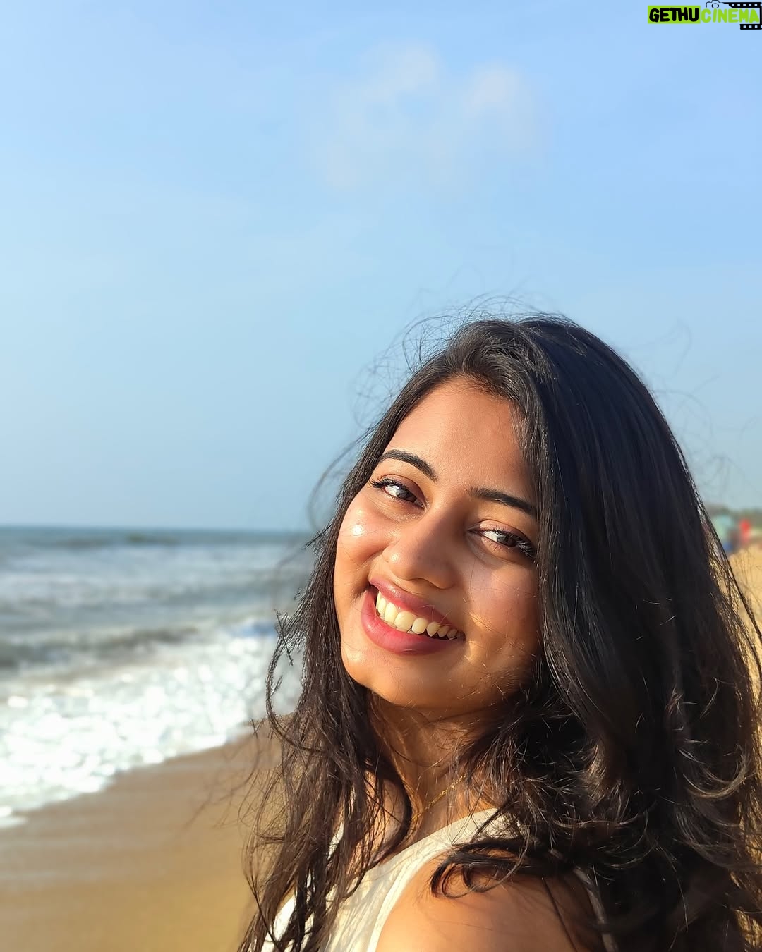 Sanjana - 54K Likes - I’m getting some beach therapy 🌝🌼

#beach #beachdays #instafit