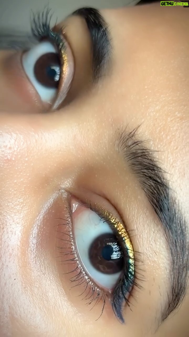 Sanjana - 93.4K Likes - Got this holographic eyeliner from @reachedmars ❤️ loved it 🫶🏻

Comment for the link ❤️

#gifted #reachedmars #affilate