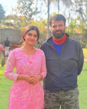 Sanjana Anand Instagram - #Ekka🧿 

Okay , long caption Alert🙈‼️
 
This is One of those journeys that has made me feel like Im always Blessed ! 
#Banglebangari ಹಾಗೂ ಸಿನಿಮಾ ಮೇಲೆ ಊಹೆಗೂ ಮೀರಿದ ನಿಮ್ಮ ಪ್ರೀತಿಗೆ ಸದಾ ಚಿರಋಣಿ…. ♥️

@prk.productions associating with this name itself is an honour to me🥹
@jayanna.films thankyou for believin in me again🧿
 @karthik_krg @yogigraj will forever be grateful for this jouney♥️
 
@rohitpadakifilms Thankyou for believing I could be your #nandini 🥰 I got to learn soo much more. 

@charanraj27185 You’ve been literally a blessing in my career!!! 🥹🧿

Thanks to my Team for making Nandini be her Best ♥️
@satyahegde @maasthiupparahalli @murali.choreographer 

@poornamysore Daddy ,  Fan ಆಗೋದೆ  sir!🫡

Finally , @yuva_rajkumar Thankyou for making work so much easier & comfortable. 
Youve definitely been a Gentlemen throughout! Rooting for you always🤗

Much Love  to my Entire team for making Ekka more special to me ♥️ @sampaada1 @aryaasriram @archanakottige  @prem.0792  @jayanth96
