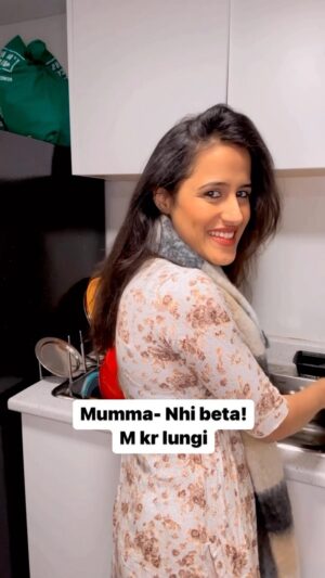 Sanjana Jagga Instagram - Mummy😒😒
•
•
•
#sanjanajagga #sanjanajagga30 #mummy #motherdaughter