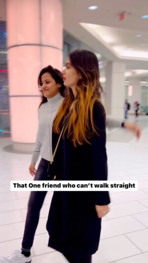 Sanjana Jagga Instagram - Har group mein ek aisa friend hota hai…jisko chalne ki bilkul akal ni hoti 🤣
Share it with them🥱
.
.
.
#reelkarofeelkaro #reelitfeelit #sanjanajagga #yuktiarora #sanjanajagga30 #friends