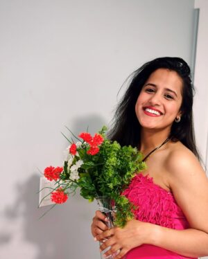 Sanjana Jagga Instagram - *“A journey from losing myself to finding strength again.”*
Finally, here I am, gathering the courage to reconnect after a long time—almost a year and a half. Life took me through a journey I never anticipated, and somewhere along the way, I lost touch with you all. But today, I want to share a part of my story with the beautiful family that has supported me so selflessly.
हर किसी की जिंदगी में उनकी अपनी कहानियाँ होती हैं, अपने संघर्ष।
Canada aana mere plan mein bilkul nhi tha, sab kuch itna achanak hua, aur kuch bhi waisa nahi tha jaisa maine socha tha. Yeh jagah, yahan ke log, inse mujhe bahut kuch seekhne ko mila.
From being an extrovert to becoming an introvert, and now trying to find and understand myself again… it hasn’t been easy. I went through anxiety, high stress, financial losses, and even accidents.
Reality hits hard, and it did for me. But what I learned is that life is like a journey on a bus—log aate hain aur log jate hain.
There was a time when I even distanced myself from those I love deeply because my heart felt too fragile to hold on. I even stopped posting here, scared of the questions, scared of admitting that I was struggling. Maine Instagram beech mein puri tarah se band kar diya tha kyunki mujhe lagta tha ki mere paas bolne ke liye kuch bacha nahi hai.
Apart from all this, I still dreamed of bringing my mom here, so she could be by my side. Twice, I made plans, counted down the days to hold her hand again, but circumstances had other plans. To see those dreams break was shattering.
Today, I want to say thank you, truly, for being patient, for checking in, and for caring when I felt lost. Your love has been my anchor, pulling me back to myself.
अब मैं पूरी तरह से ठीक हूँ, खुश हूँ, healthy हूँ। और बहुत जल्द इंडिया 🇮🇳 आ रही हूँ।
Aur haan, videos bhi ab fir se banana shuru karungi. Jo darr mere dil mein tha, aaj woh iss post ke saath duur ho gaya hai. Sometimes, we have to face our fears to grow, and this is my step forward.
Thankyou for walking with me, even in silence. You all mean more to me than words can say.
With love, truly and deeply,
Sanjana Jagga
#sanjanajagga #aftersolong #chardikala