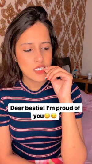 Sanjana Jagga Instagram - Tag your dheeth (ढीठ) friend and say nothing 🤣 #relatable #bestfriends #reelitfeelit #hindireels #funnyreels #memereels #bestie