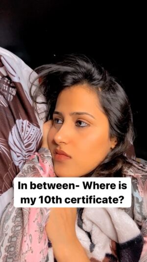 Sanjana Jagga Instagram - Ever happened? 🤭🤭Or fir uthkr apni particular chiz dhund kr e aate hain?
#relatable #relatablememes #hindieels❤️ #canada #hindireels #india