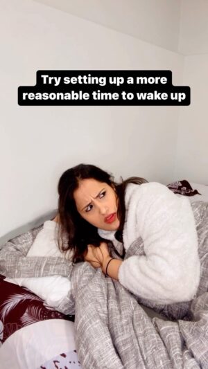 Sanjana Jagga Instagram - Meri to Siri bhi bezti krti hai yr😒
Aap kitne bje uthte ho?🥱
.
.
.
#siri #sanjanajagga #sanjanajagga30 #wakeup