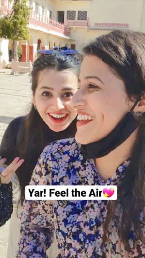 Sanjana Jagga Instagram - Uff can't feel🥲. Maut aajati hai🤣
.
.
.
.
.
.
.
.
#publictoilet #toiletmemes #relatablevideo #funnyvideos #reelitfeelit #explorepage #explore #jagritipahwa #sanjanajagga #collab