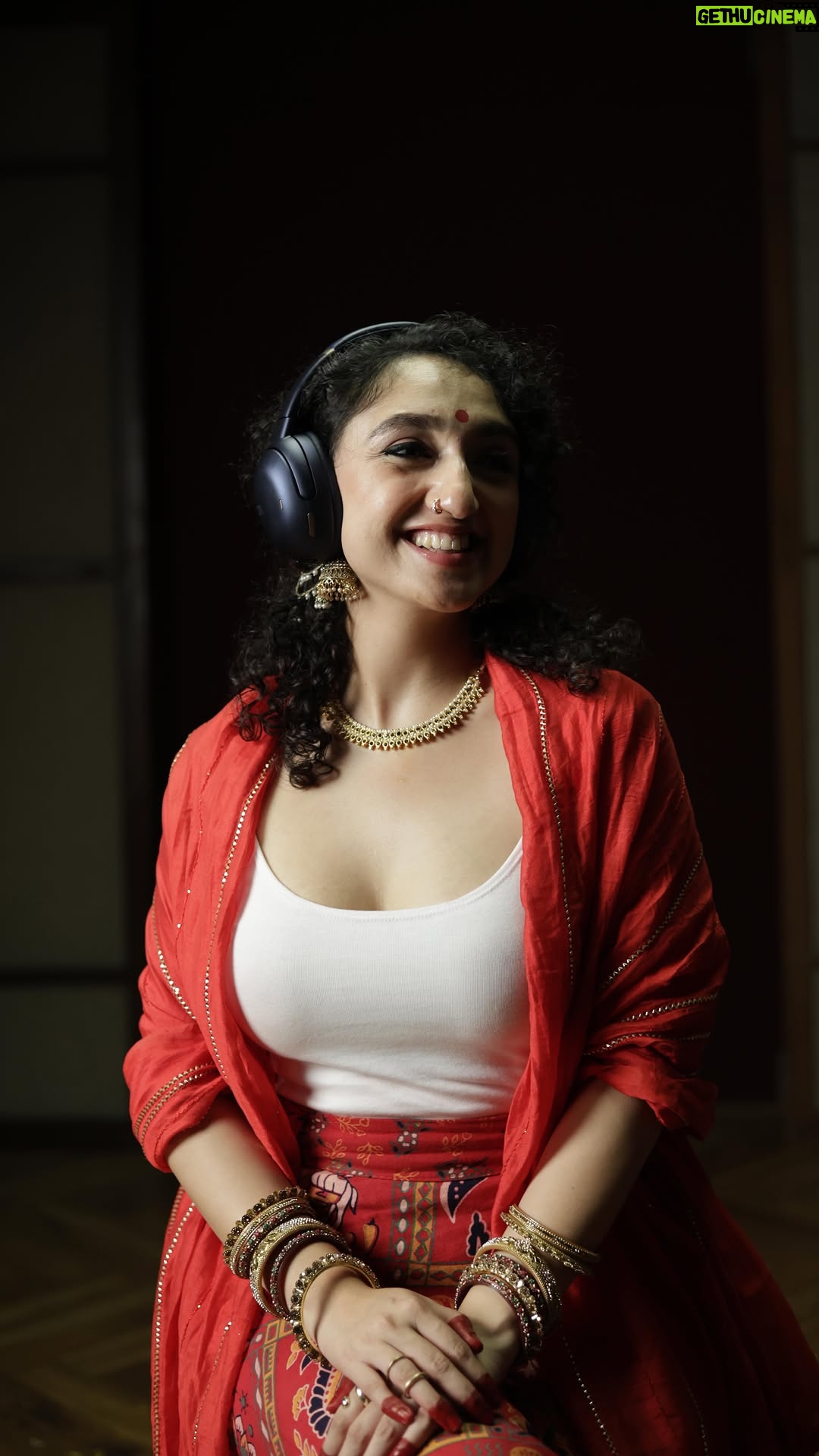 Sanjeeta Bhattacharya - 13.9K Likes - As the Uludhoni grows louder and the hues of Sindoor Khela paint the sky, let this Pujo come alive with the #SoundOfCelebrations X @sanjeeta11 🌸✨

#JBLIndia #JBLAudio