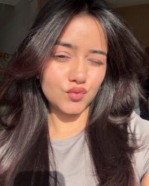 Sanskriti Singh Instagram - Shor si zindagi meri,
Sukoon sa ishq tera š·
