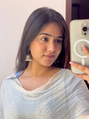 Sanskriti Singh Instagram - Tu Chahat, Mohabbat, Ibaadat🪞✨🦢