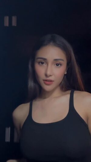 Sanya Lopez Instagram - Just chilling in my fridge with @esliteglutathione 🤭✨😛