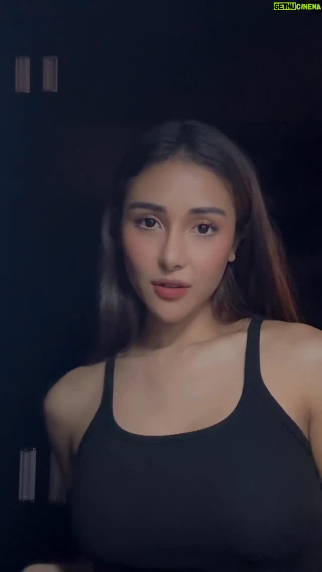 Sanya Lopez - 383.2K Likes - Just chilling in my fridge with @esliteglutathione 🤭✨😛