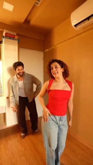 Sanya Malhotra Instagram - Fav dancing partner ever 🤝♥️

#SunnySanskariKiTulsiKumari in theatres now!!! Book your tickets now!!
