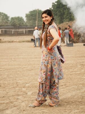 Sapna Choudhary Instagram - खुद में खोने दे मुर्शद अब तमाशा होने दे...! 🤨 

#sapnachoudhary #desiqueen #desiharyanvi #positivity #trending #thankgodforeverything