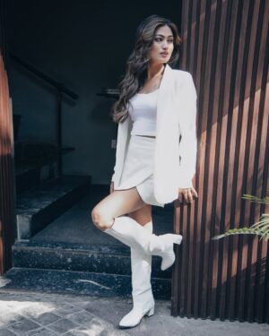 Sapna Roy Instagram - Lost in my own thoughts 💭
#newphoto #newpost❤ #new #instadaily #instagram #instamood #fation #newholland #picture #picoftoday #viral