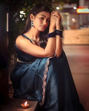 Sapna Roy Instagram - Happy Diwali to all 🪔 @sapnaroy322
Shoot by >> @Potrait_92
#trendingreels #trending #trend #trendy #viral #viralpost #newpost #viralposts #newphoto #newpost😍 #insta #instagram #instagood #instafashion