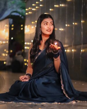 Sapna Roy Instagram - Happy Diwali to all 🪔 @sapnaroy322
Shoot by >> @Potrait_92
#trendingreels #trending #trend #trendy #viral #viralpost #newpost #viralposts #newphoto #newpost😍 #insta #instagram #instagood #instafashion