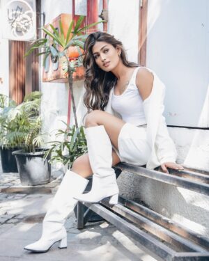 Sapna Roy Instagram - Lost in my own thoughts 💭
#newphoto #newpost❤ #new #instadaily #instagram #instamood #fation #newholland #picture #picoftoday #viral