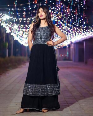 Sapna Roy Instagram - Happy Diwali 🔥❤️
Edit by @pro_shoots1
#diwali #fastivalfashion #new #newpost #explorepage #explore #trending #trendy