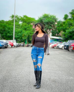 Sapna Roy Instagram - Be proud of who you are.
.
.
.
.
.
.
.
.
.
.
#loveyourself #instagram #instadaily #instagood #viralpost #viralphoto #photographer #photoshoot