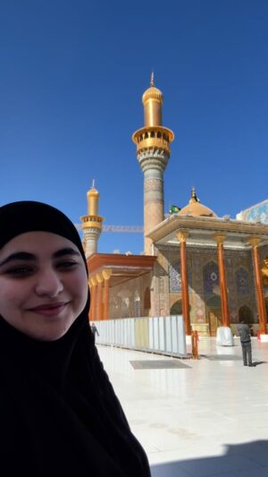 Sara Aws Instagram - من أجمل أيام عمري .. يوم فرحتي بالنجاح اكتمل بزيارتي لمولاي موسى بن جعفر عليه السلام 🌸
دعيت من كل قلبي أنو تبقى أيامنا مليانة نجاح وبركة، وأنو ماكو حلم بعيد بوجود التوكل على الله وأهل البيت عليهم السلام 💚