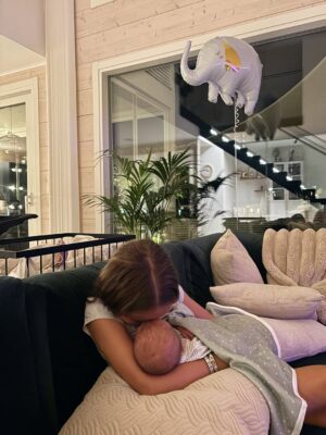 Sara Parikka Instagram - ”Sitten kun pikkuveli on mun ikäinen, nii mulla on ajokortti ja voin hakee sen koulusta ja viedä mäkkäriin” -9.v 😭❤️
