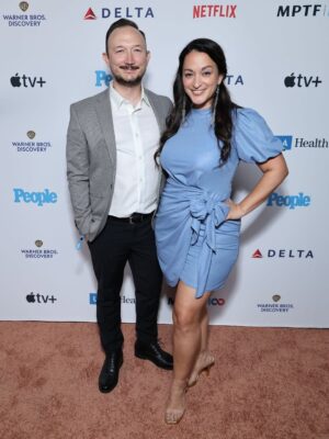 Sara Tomko Instagram - Got the pics back from @mptf and their #eveningbefore the Emmy’s party and I love this moment we caught @alantudyk on his way out as we were on our way in #tagteam @residentalien #harryandasta strike again.  Plus, isn’t my sweet husband just the sweetest? @tj_pederson rrrowrrr 🤟🏽