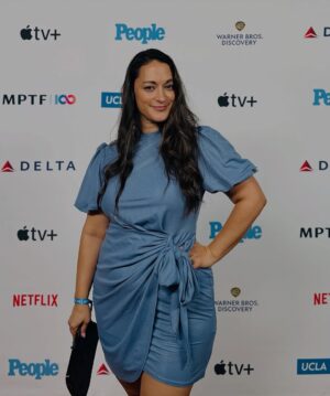 Sara Tomko Instagram - Thank you for inviting us to join in your fun, games and dancing last night @mptf You always know how to host a good time especially at your 19th annual #eveningbefore the Emmy’s.  To the Emmy nominees up for tonight’s awards, break all the legs! Hope tonight your dreams come true and you can finally live out that speech you been practicing in the shower and the car and the grocery store and the park and in your head 🥹🎭🫶🏽
•••
Thanks for flirting with me and some fun familiar faces all night @tj_pederson
•••
Stylist @thredup 😍🩵