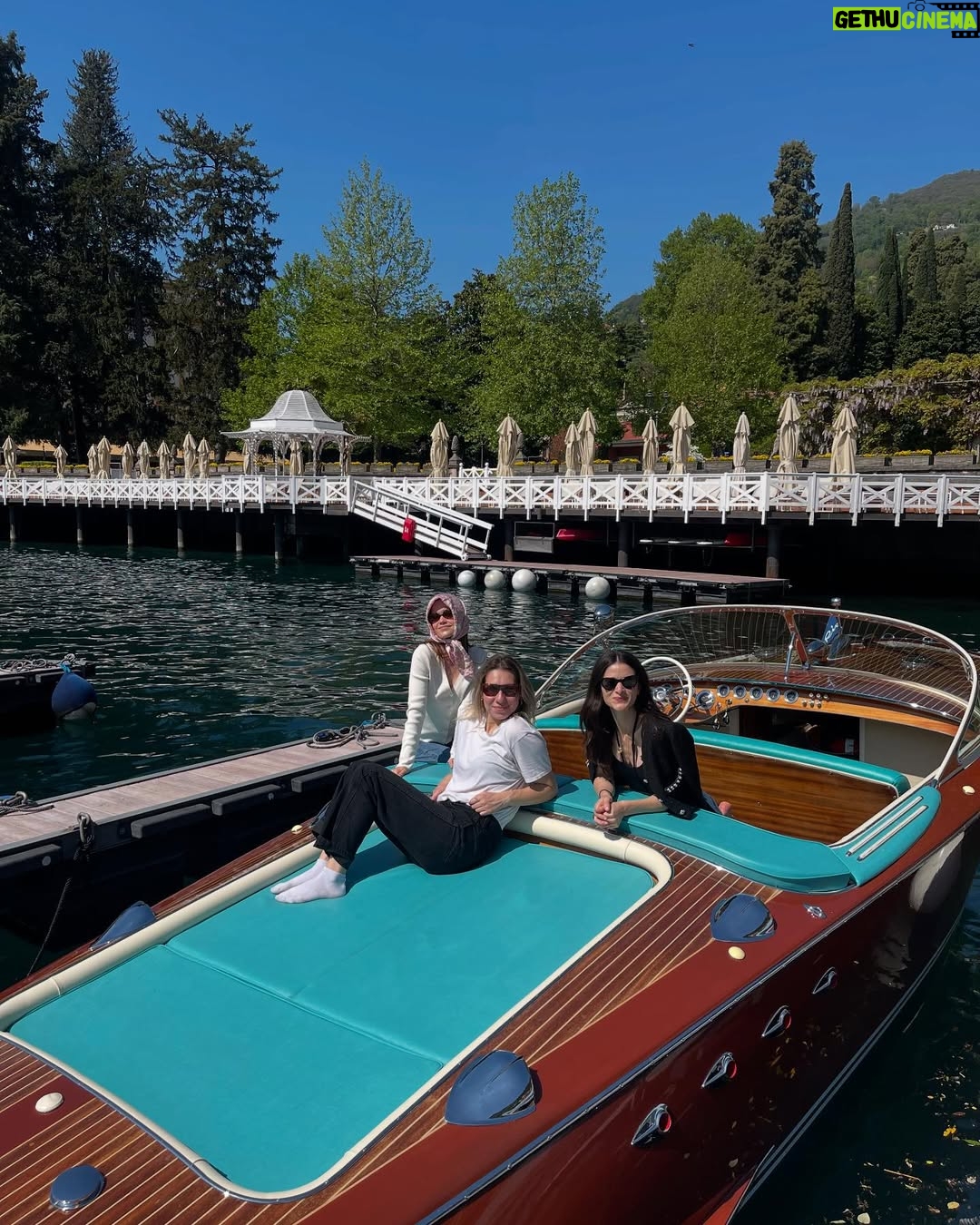 Sarah Catherine Hook - 74.3K Likes - Lost my voice in como…if you find it, please ship it back to me 🫡 THANK YOU @chanelofficial for my first trip to Italy and my very first CHANEL show!! YOU KNOW I LOVE YOU GIRLS!!! #chanelcruiseshow