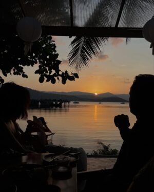 Sarah Catherine Hook Instagram - Thank you Thailand, thank you Mike for the opportunity of a lifetime 💛 princess Piper & I are forever changed