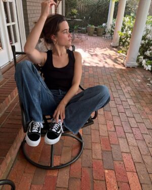 Sarah Catherine Hook Instagram - @vans #myvans 🤘🖤
