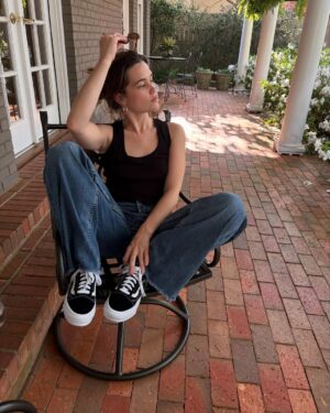 Sarah Catherine Hook Instagram - @vans #myvans 🤘🖤
