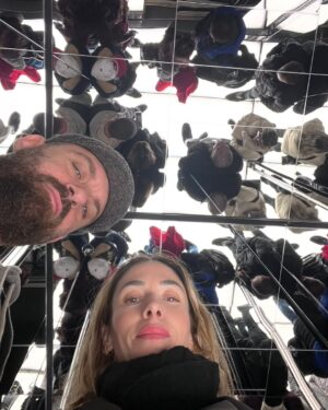 Sarah Felberbaum Instagram - Io e te, insieme, negli anni.
Quando mi fermo a pensare che sono passati più di 15 anni, quasi non ci credo. Il tempo con te sembra fermarsi… eppure abbiamo vissuto così tanto.
Come rido con te, non rido con nessuno.
Sei il mio amore, il mio migliore amico, la mia pace nelle notti in cui ho paura.
Sei tanto scemo… ma anche tanto bono! 😛

A te, amore mio.
A noi, alla nostra fantastica famiglia, alle nostre avventure, e a tutte le nostre chiacchiere a cena.
Adoro essere la tua spalla, la tua forza… e amo che tu sia lo stesso per me.
Mai avrei pensato di trovare un amore così grande.

#giurochesmettodimettertiinimbarazzo #perchiscorrefinoallafine #sappiatecheneavevoaltre #maluinonhavoluto #tantiauguriamoremio❤️