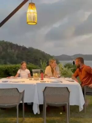 Sarah Felberbaum Instagram - In questa vacanza abbiamo riso, mangiato cose nuove, pianto, parlato tanto.. 
Abbiamo conosciuto persone nuove, ascoltato storie con umiltà e curiosità, scoperto nuove realtà. 
Abbiamo spaccato cocchi, ci siamo persi nella foresta, preso un sacco di aerei…
Ci siamo stancati, riposati e mai annoiati. 
Abbiamo progettato i prossimi desideri ma sopratutto abbiamo detto: ma quanto è bello stare noi 5 insieme?! 
Vi amo Daniele, Gaia, Olivia e Noah. 
Siete i miei compagni di viaggio preferiti.