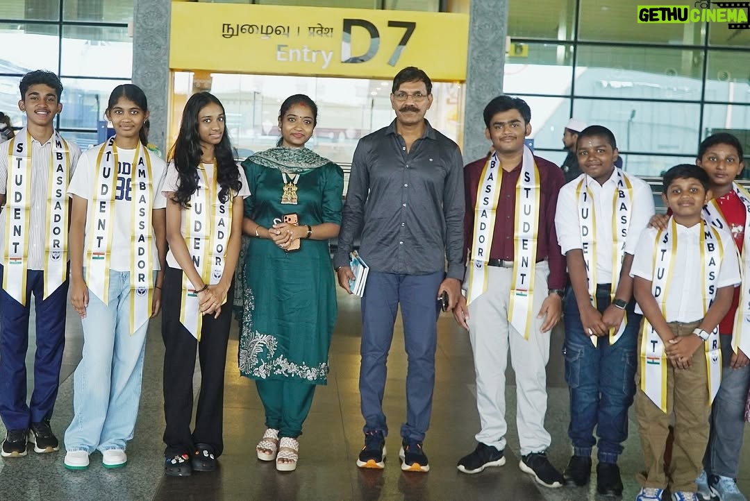 Saranya JaiKumar - 1.3K Likes - POLO Research Organisation in association with Consulate General of India at Jaffna has organised a series of motivational talks for students by Dr Sylendra Babu IPS at Jaffna , Batticaloa , Trinco and Vavuniya . My student ambassadors were at the airport today for the send off . Thanks to Thevan sir for the support . 

Dr Saranya Jaikumar
President , POLO Research 
www.thepoloresearch.com